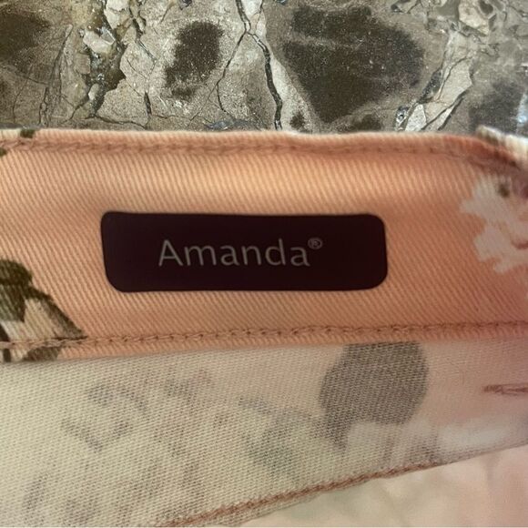 Gloria Vanderbilt Amanda Capri Jeans Missy Size 6 Pink Floral Print - Picture 7 of 13